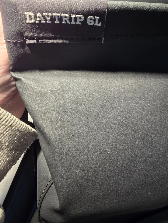 Yeti Black Insulated Daytrip 6L Lunch Bag - Picture 4 of 9